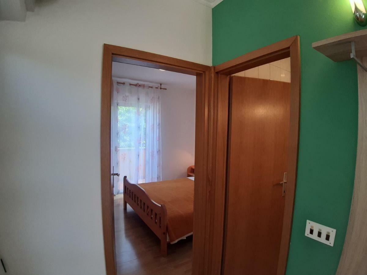 Apartments And Rooms Dobrila Єлса Екстер'єр фото